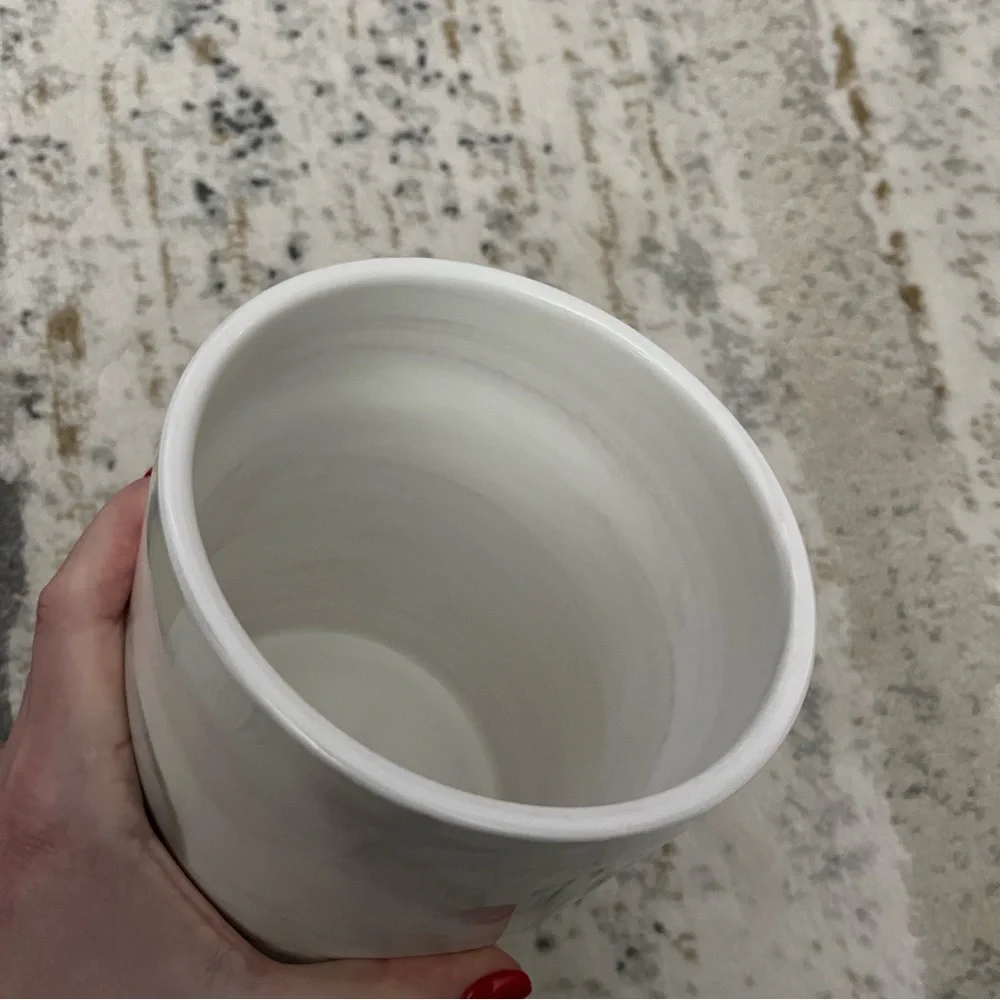 Like 🆕 Bed Bath and Beyond faux marble finish porcelain storage container